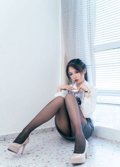 年轻漂亮的女邻居4